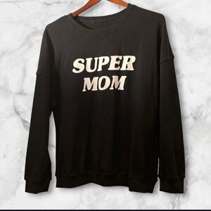 Chic Black 'Super Mom' Women's Sweatshirt